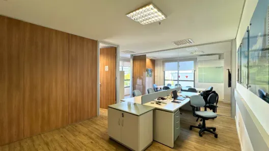 Sala Comercial à venda, 59m² no Três Figueiras, Porto Alegre