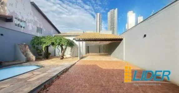 Casa com 3 Quartos para alugar, 200m² no Jardim Karaíba, Uberlândia