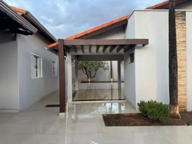 Casa com 3 Quartos à venda, 300m² no Luizote de Freitas, Uberlândia
