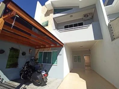 Sobrado com 3 Quartos à venda, 174m² no Zona 28, Maringá