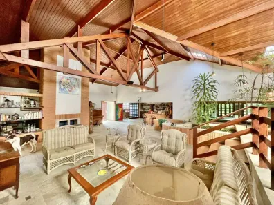 Sobrado com 5 Quartos para alugar, 923m² no Vila Santo Antônio, Cotia