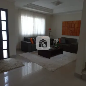 Sobrado com 5 Quartos para alugar, 461m² no Segismundo Pereira, Uberlândia