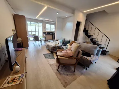 Sobrado com 3 Quartos para alugar, 91m² no Piracangaguá II, Taubaté