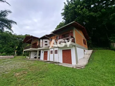 Casa com 4 Quartos para alugar, 224m² no Sambaqui, Florianópolis