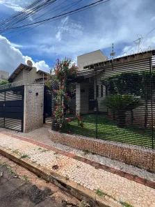 Casa com 3 Quartos à venda, 220m² no Jardim Mansur, Campo Grande