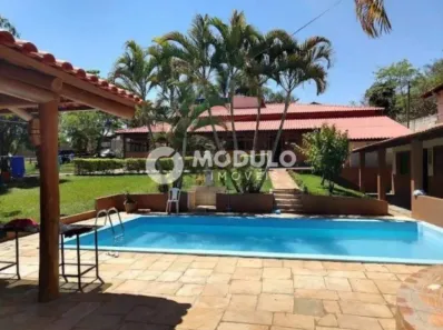 Prédio Comercial com 10 Quartos para alugar, 600m² no Shopping Park, Uberlândia