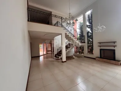 Sobrado com 3 Quartos para alugar, 368m² no Parque Faber Castell I, São Carlos