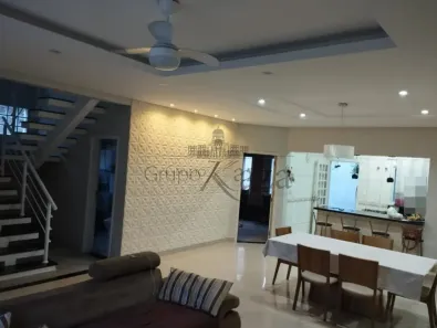 Sobrado com 4 Quartos à venda, 252m² no Loteamento Villa Branca, Jacareí