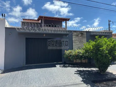 Sobrado com 4 Quartos à venda, 278m² no Vigilato Pereira, Uberlândia