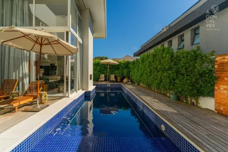 Casa de Condomínio com 3 Quartos para alugar, 420m² no Butiatuvinha, Curitiba
