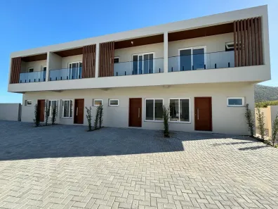 Sobrado com 2 Quartos à venda, 84m² no Village, Imbituba