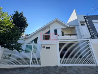 Sobrado com 3 Quartos à venda, 213m² no Zona 06, Maringá