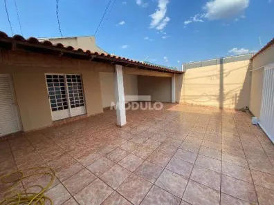 Casa com 3 Quartos para alugar, 180m² no Nossa Senhora Aparecida, Uberlândia