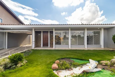 Casa com 3 Quartos para alugar, 226m² no Uberaba, Curitiba