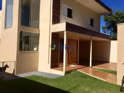 Casa com 4 Quartos à venda, 270m² no Centro, Florestal