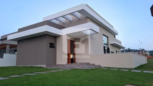 Casa de Condomínio com 4 Quartos para alugar, 150m² no São João do Rio Vermelho, Florianópolis
