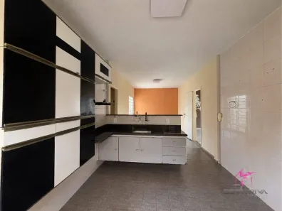 Casa com 3 Quartos para alugar, 156m² no Jardim Tufanin, Leme
