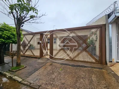 Casa com 3 Quartos para alugar, 10m² no Centro, Marília