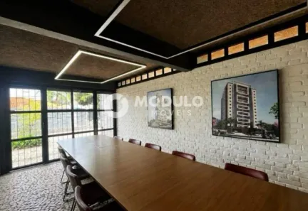 Prédio Comercial para alugar, 300m² no Lídice, Uberlândia