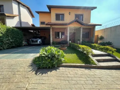 Casa de Condomínio com 3 Quartos à venda, 250m² no Jardim Ana Estela, Carapicuíba