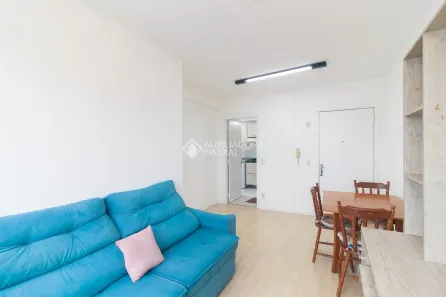 Apartamento com 3 Quartos para alugar, 80m² no Santo Antônio, Porto Alegre