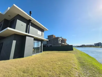 Casa de Condomínio com 4 Quartos à venda, 176m² no , Xangri-Lá