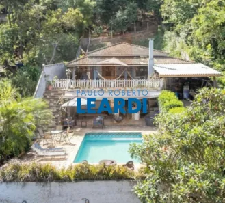 Fazenda/Sítio com 3 Quartos à venda, 400m² no Jardim Estância Brasil, Atibaia