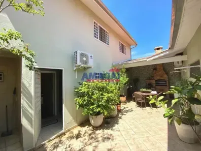 Casa com 3 Quartos à venda, 242m² no Cidade Jardim, Jacareí