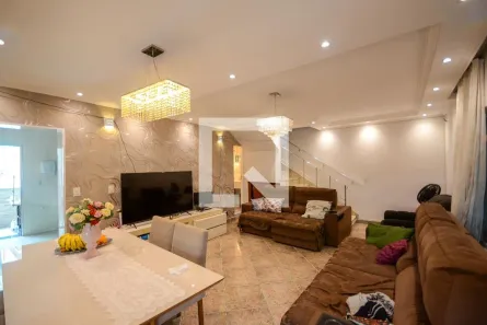 Casa de Condomínio com 3 Quartos à venda, 230m² no Parque Maria Domitila, São Paulo