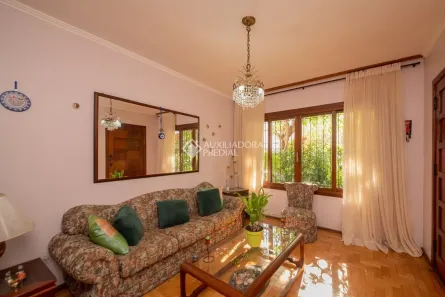 Casa com 4 Quartos à venda, 217m² no Passo da Areia, Porto Alegre