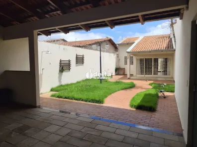 Casa com 4 Quartos à venda, 250m² no Cidade Jardim, Uberlândia
