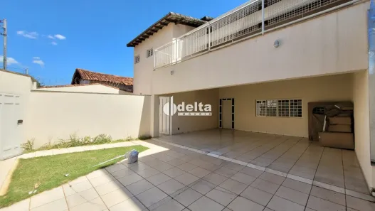Casa com 4 Quartos para alugar, 360m² no Santa Mônica, Uberlândia