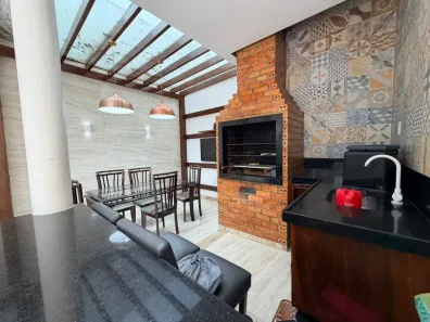 Sobrado com 3 Quartos para alugar, 204m² no Quarenta Horas (Coqueiro), Ananindeua