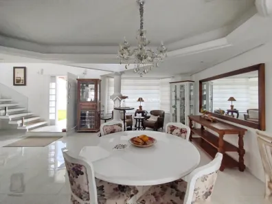 Casa com 4 Quartos para alugar, 294m² no Centro, Florianópolis