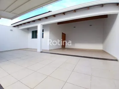 Casa com 3 Quartos para alugar, 202m² no Segismundo Pereira, Uberlândia
