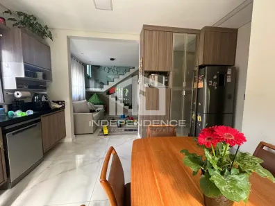 Sobrado com 3 Quartos à venda, 171m² no Jardim Siesta, Jacareí