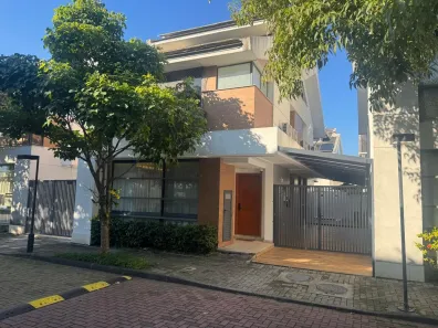 Casa de Condomínio com 4 Quartos à venda, 240m² no Recreio dos Bandeirantes, Rio de Janeiro