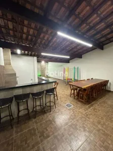Casa com 3 Quartos à venda, 194m² no São Jorge, Uberlândia
