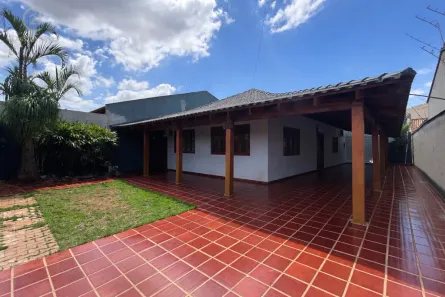 Casa com 3 Quartos à venda, 170m² no Coliseu, Londrina