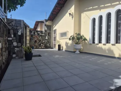Casa com 3 Quartos para alugar, 250m² no Calhau, São Luís