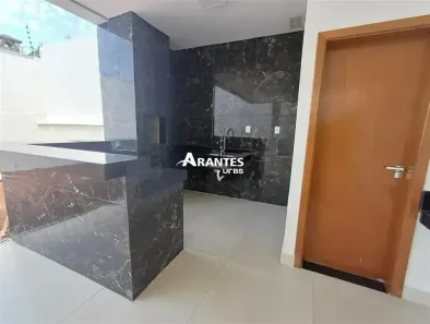 Casa com 3 Quartos à venda, 166m² no Jardim Patrícia, Uberlândia