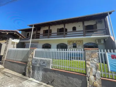 Casa com 4 Quartos para alugar, 230m² no Nova Brasília, Jaraguá do Sul