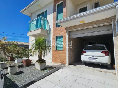 Sobrado com 3 Quartos à venda, 122m² no Forquilhas, São José