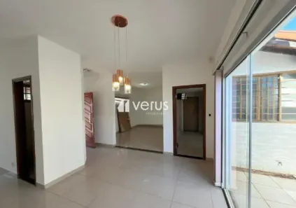 Casa com 4 Quartos para alugar, 157m² no Centro, Uberlândia