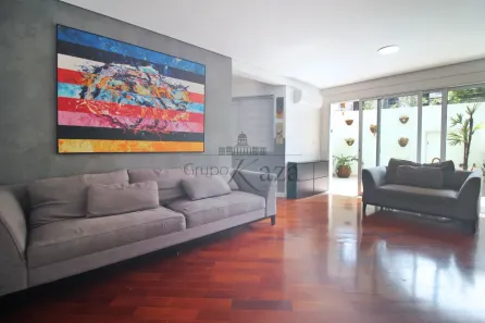 Casa com 3 Quartos à venda, 234m² no Aclimação, São Paulo