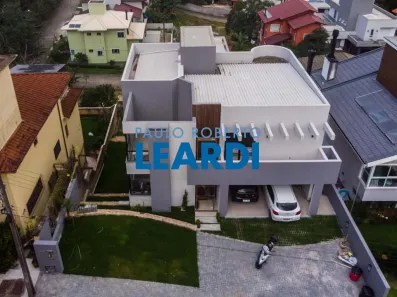 Casa com 5 Quartos para alugar, 258m² no Carvoeira, Florianópolis