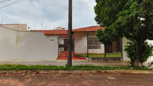 Casa com 3 Quartos para alugar, 174m² no Cidade Jardim, Campo Grande