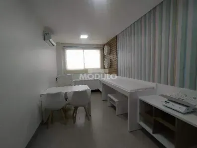 Sala Comercial para alugar, 15m² no Osvaldo Rezende, Uberlândia