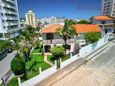 Casa com 5 Quartos à venda, 208m² no Barreiros, São José