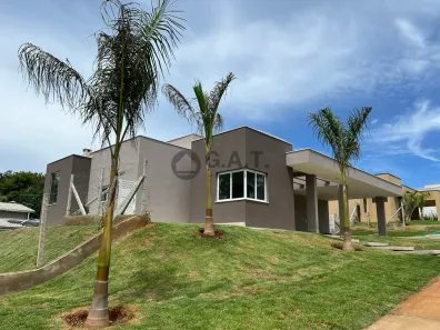 Casa de Condomínio com 3 Quartos para alugar, 250m² no Caguassu, Sorocaba